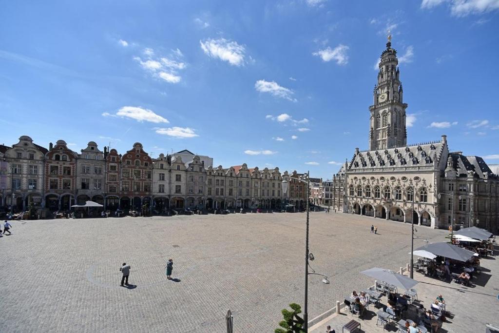 La Cour Des Grands Acomodação com café da manhã Arras Exterior foto